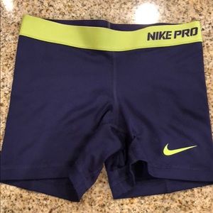 Nike pro dri fit women’s bike shirts purple XS